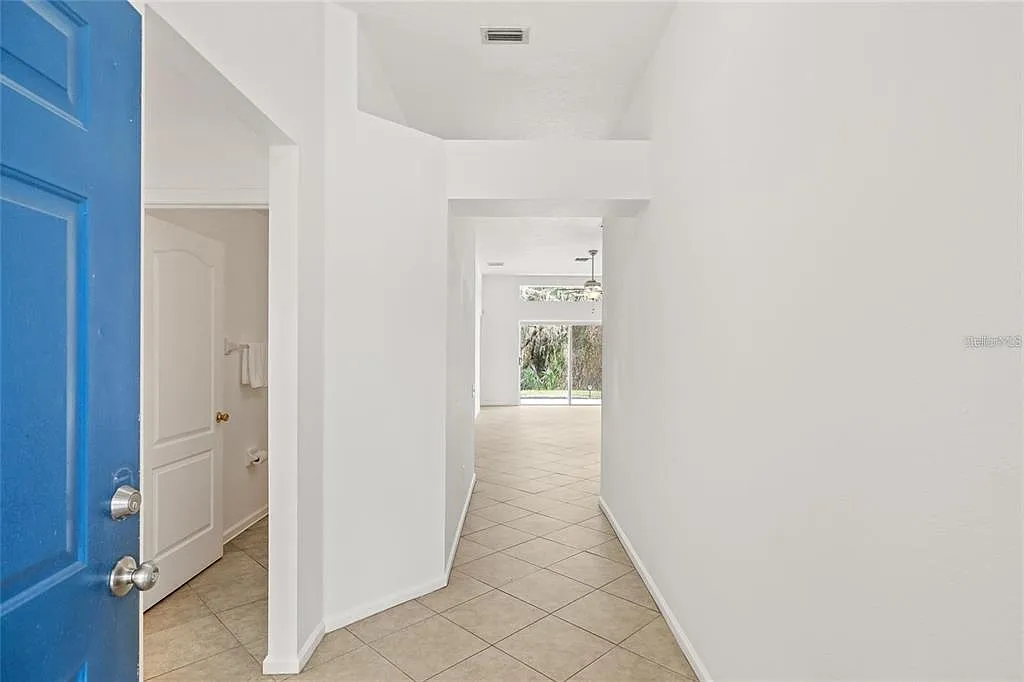 3 bed, 2.0 bath, 1525 sqft, $2,425 — Photo 3