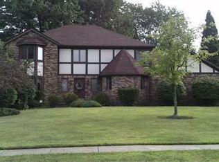 4781 Sweetwater Dr, Brecksville, OH 44141