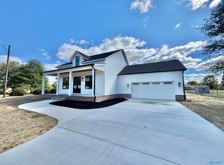 290 Joe Hope Dr, Geraldine, AL 35974