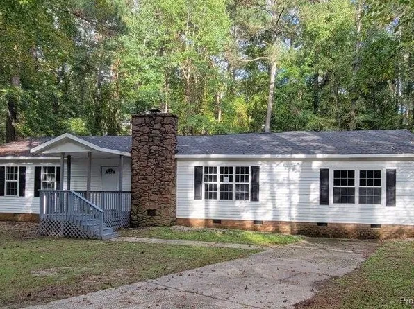 1602 Dolphin Dr, Spring Lake, NC 28390