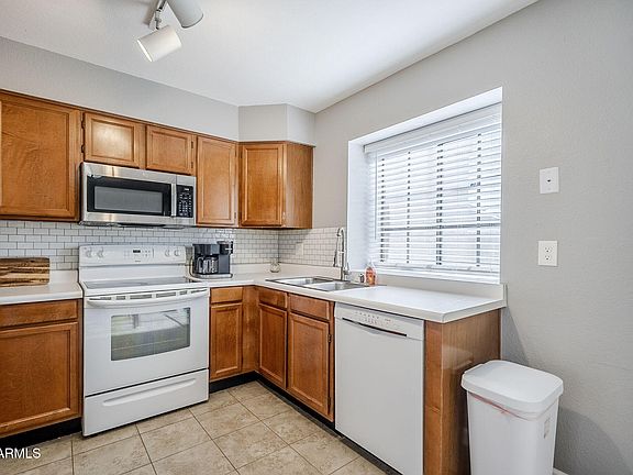 4th image of 921 W UNIVERSITY Drive #1045