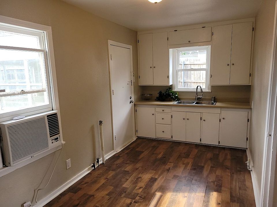 2nd image of 826 Parker St
