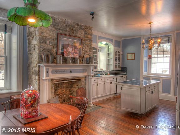 Country Kitchen/DR with great fireplace