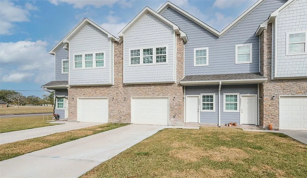 4 bed, 2.5 bath, 1690 sqft, $1,800 — Photo 2
