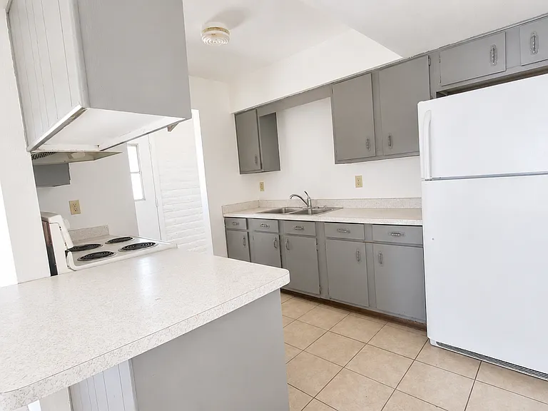 9210 W Bruce St — Photo 2