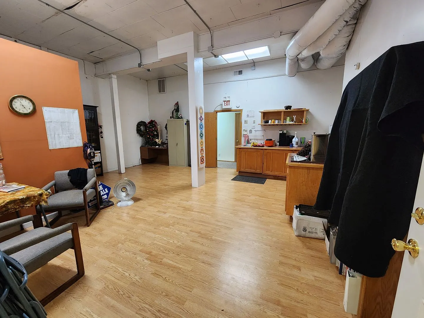 Commercial Office — Photo 4