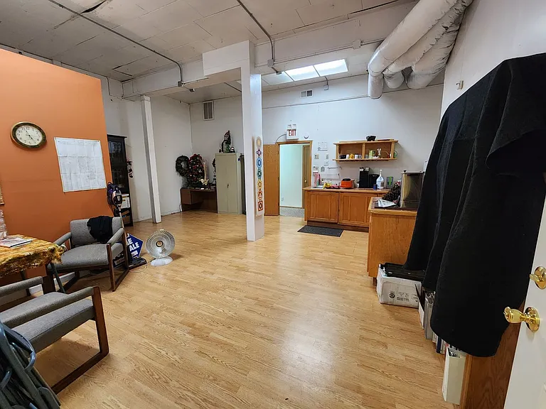 1055 Main St — Photo 4
