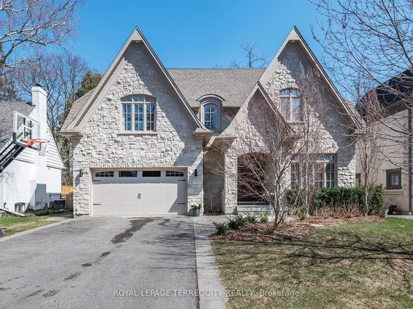 11 Chestnut Hills Pkwy, Toronto, ON M9A 3P7