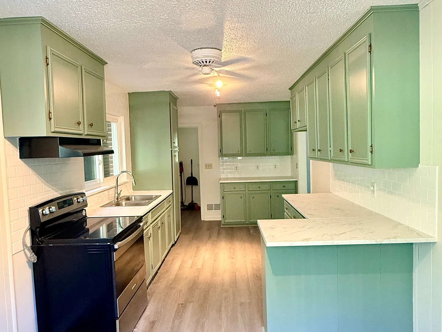 3 bed, 1700 sqft, $2,300 — Photo 4