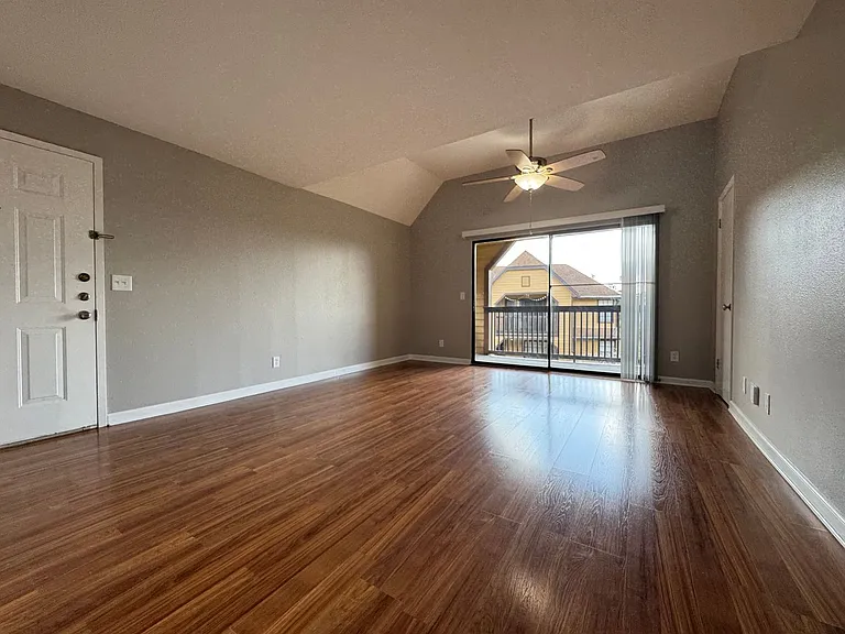 390 Lake Placid Ct #303 — Photo 5