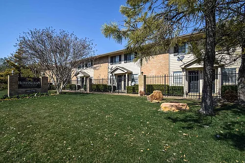 Huntington Townhomes Photo 1