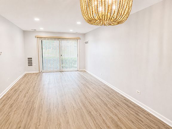 3rd image of 1500 Harbour Dr APT 1S