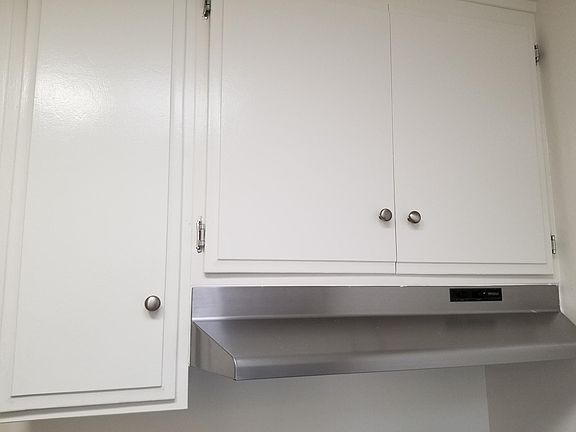 5th image of 5122 White Oak Ave #318