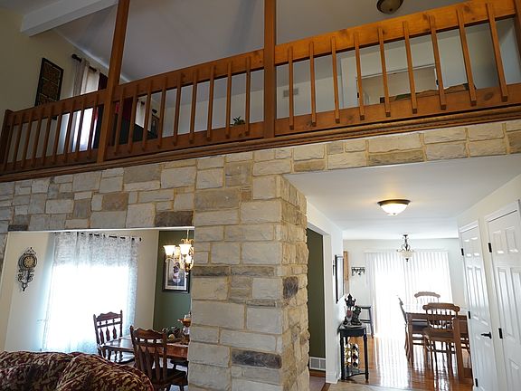 3rd image of 307 Windridge Dr