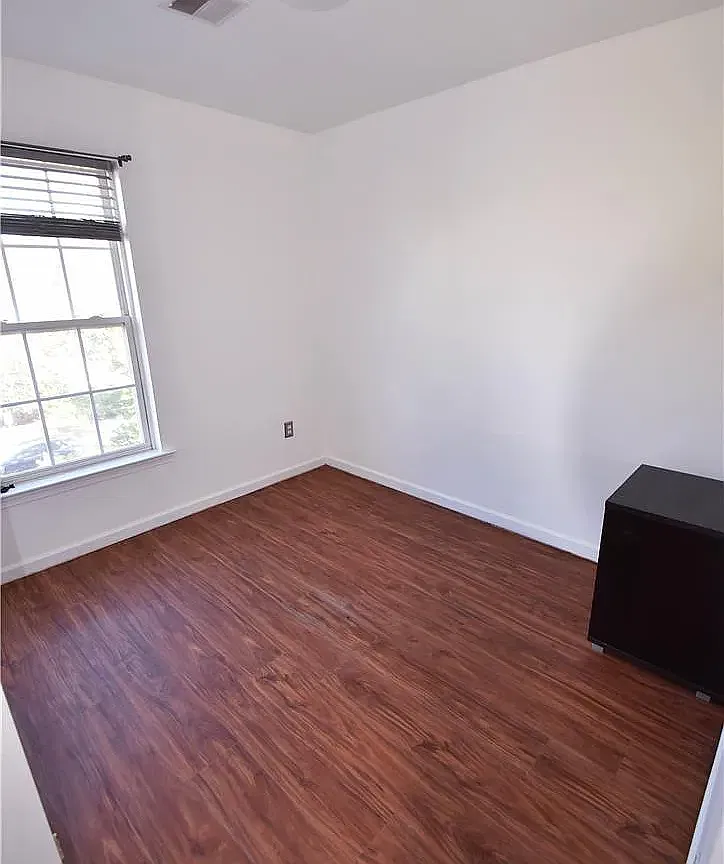 3 bed, 2402 sqft, $2,650 — Photo 4