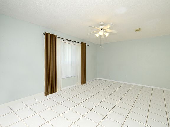 5th image of 315 SW 191st Ave