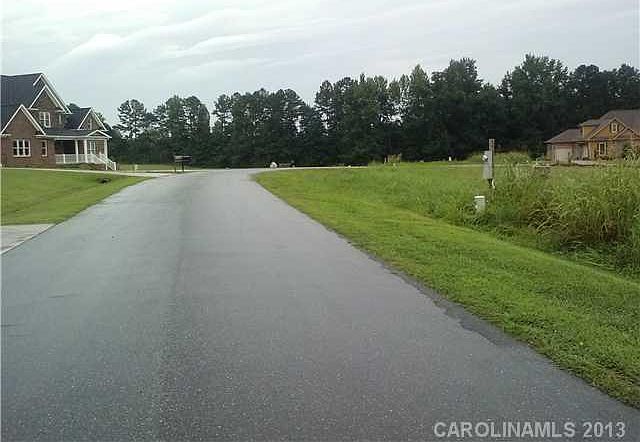 2nd image of 13 Savannah Crossing Dr