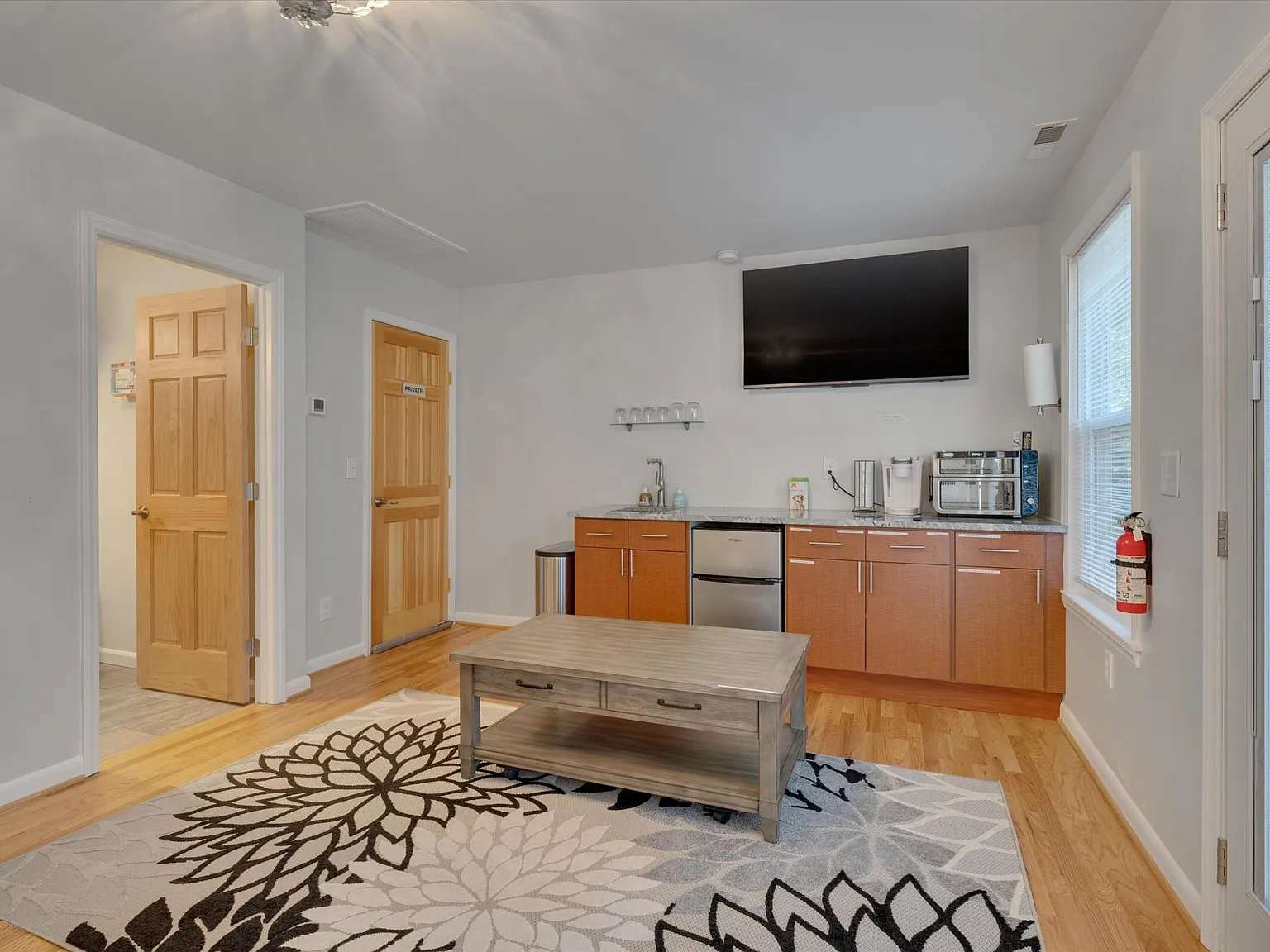 Studio, 250 sqft, $1,950 — Photo 4