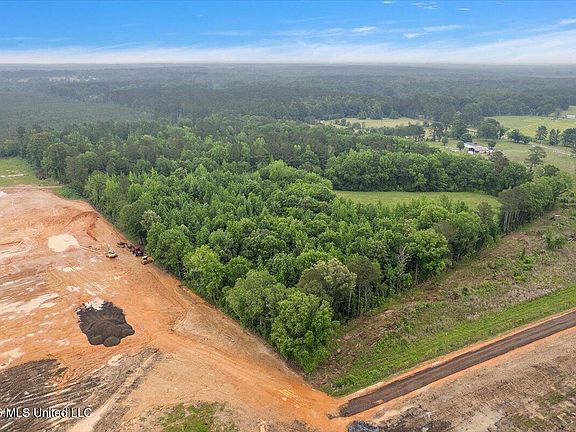 2nd image of Calhoun Ln