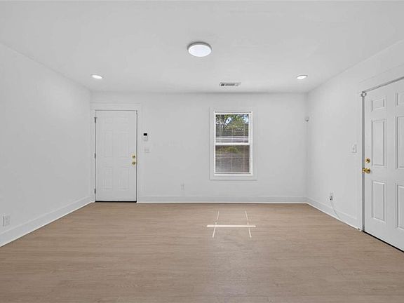 5th image of 1458 Olive St SW