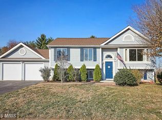 22158 Stablehouse Dr, Sterling, VA 20164