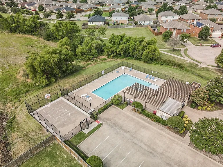 2801 Mockingbird St — Photo 30