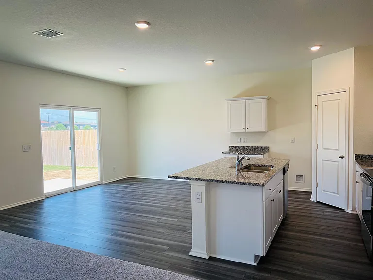 8907 Colony Mdw — Photo 6