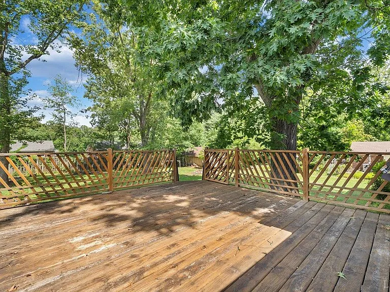 405 Oakland Cir — Photo 30