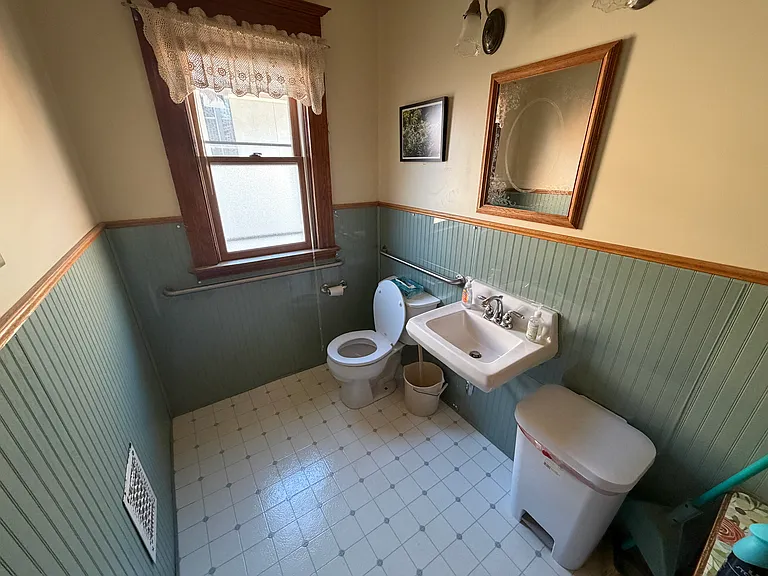 616 E Bloomington St — Photo 11