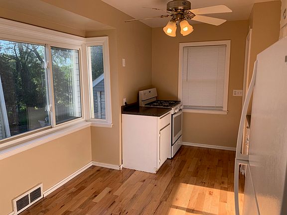 3rd image of 106 Amsler St