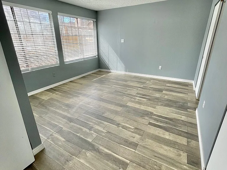313 S Hudson St — Photo 18