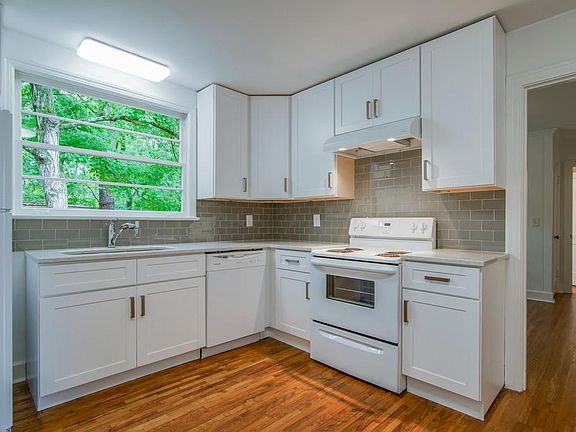 2nd image of 525 Landon Dr
