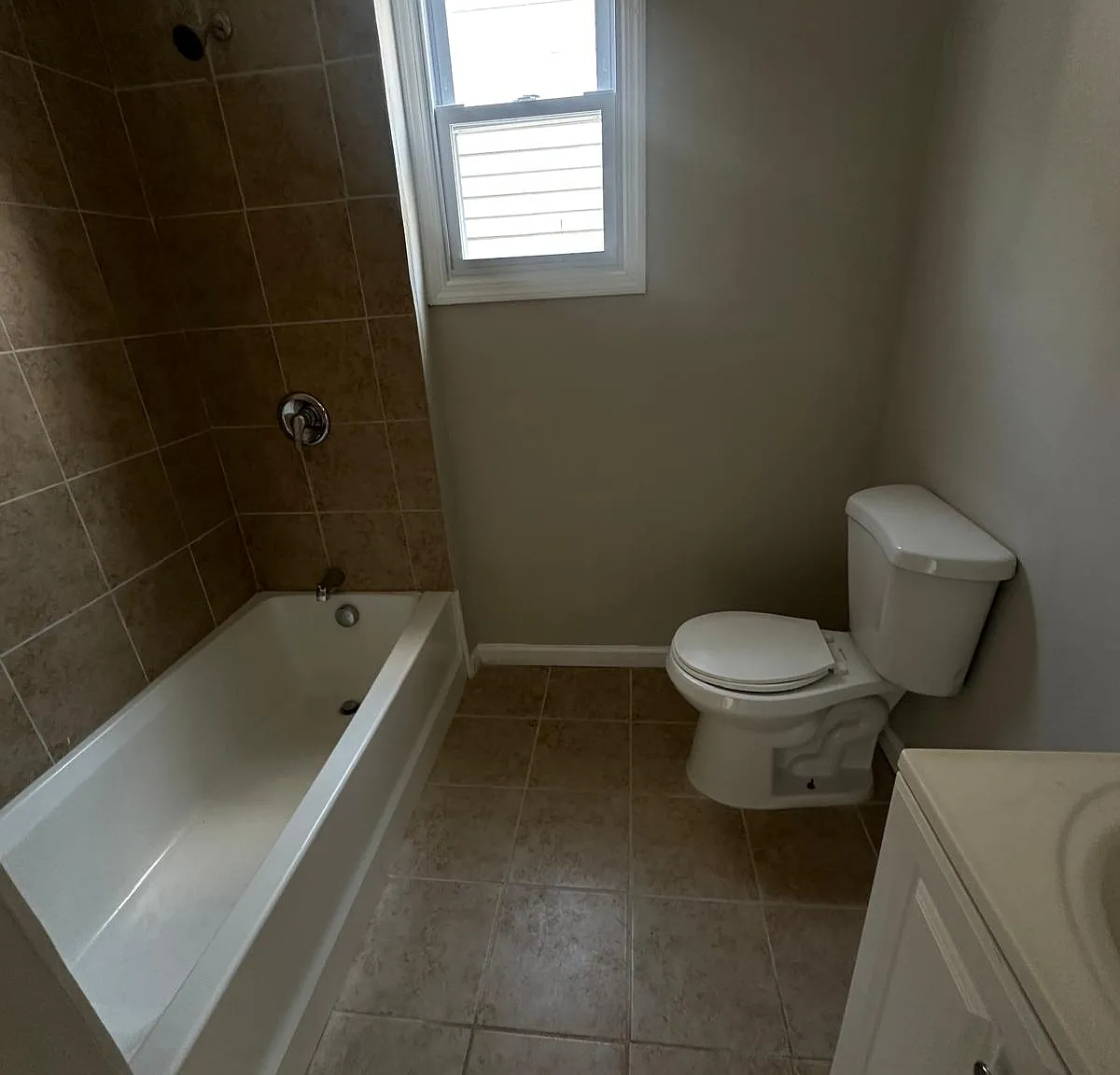 4 bed, 1400 sqft, $3,000 — Photo 3