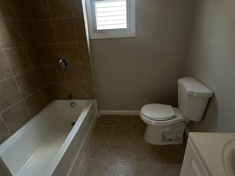 186 N 17th St #2 — Photo 3
