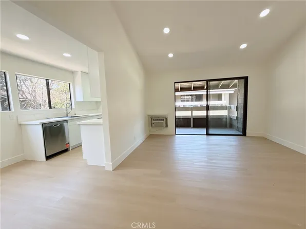256 Streamwood, Irvine, CA 92620