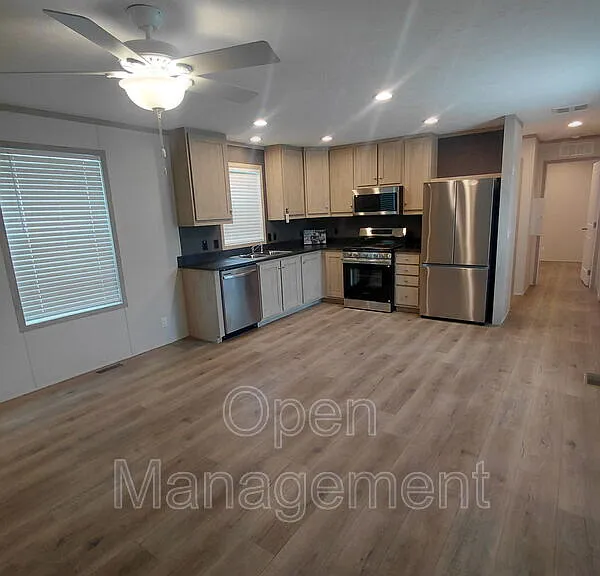 330 Kevin Dr — Photo 2