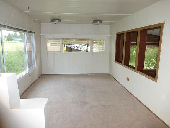 Lounge off kitchen area