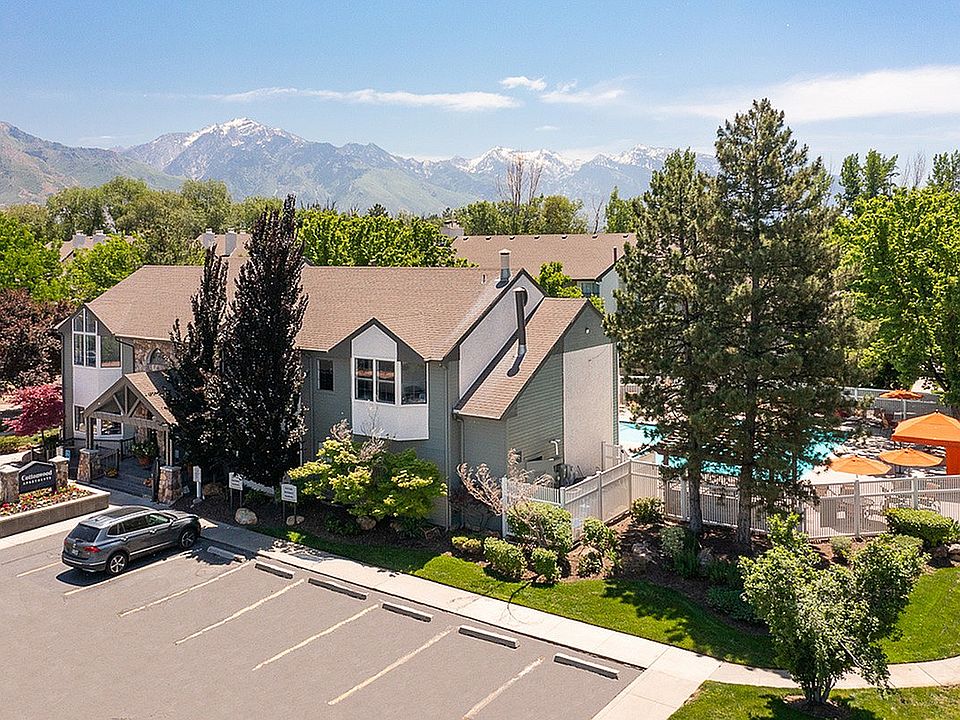 Leasing Office at Cottonwood Apartments