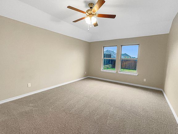4th image of 575 McKenna Dr