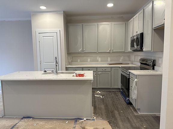 2nd image of 833 Pryor St #34
