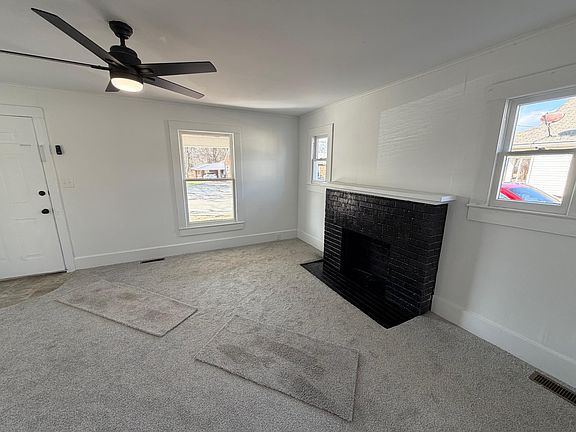 4th image of 321 Hamlin St