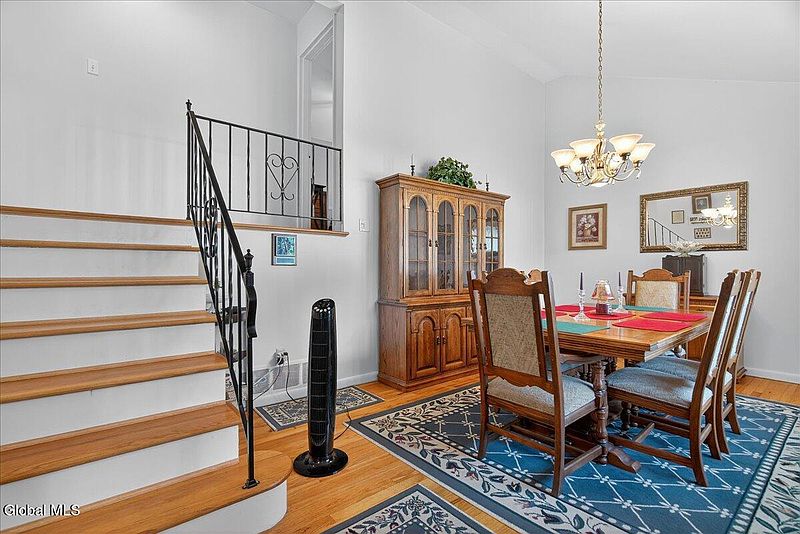 4th image of 10 Dover Drive