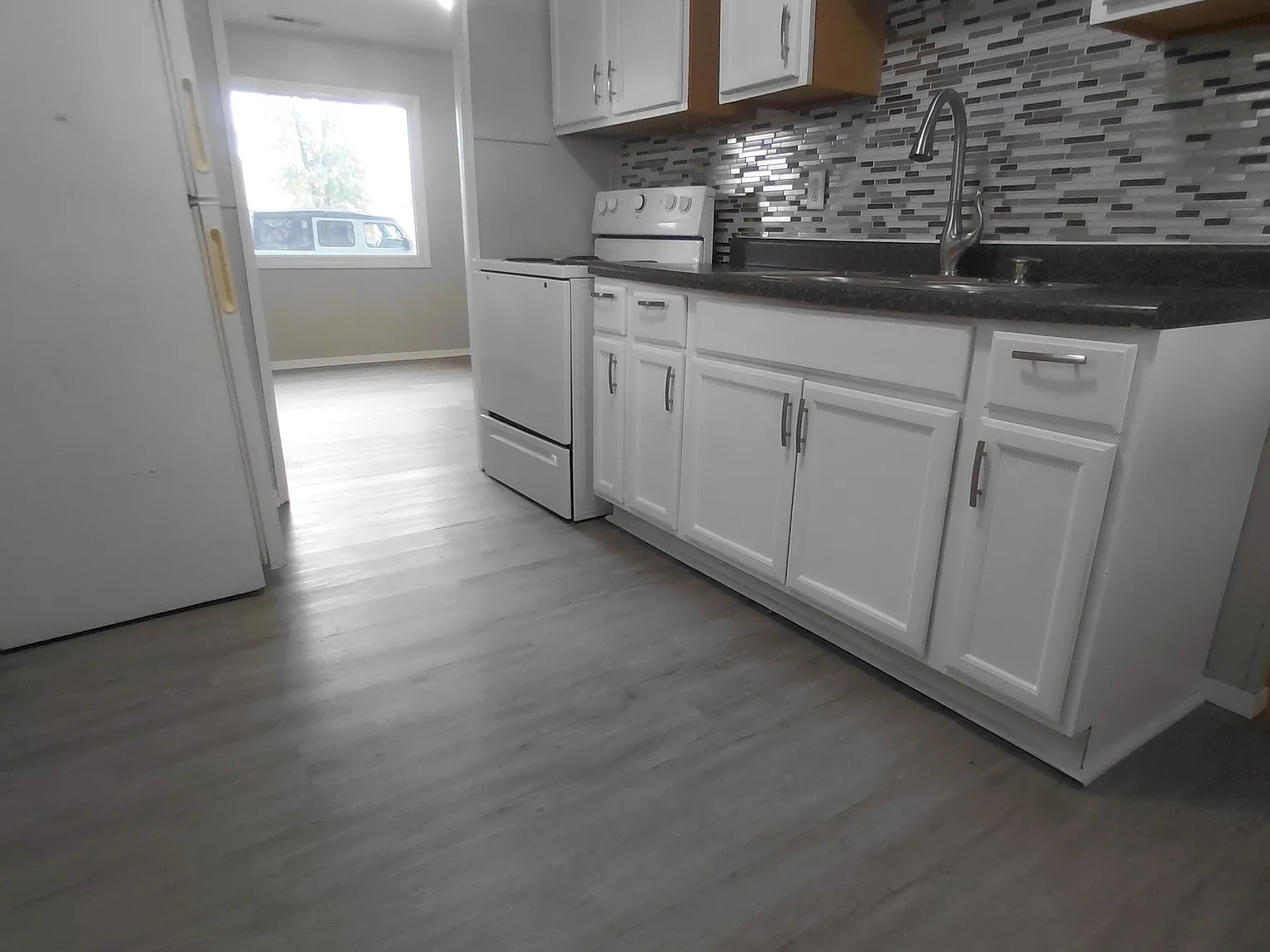 2 bed, 672 sqft, $1,090 — Photo 3