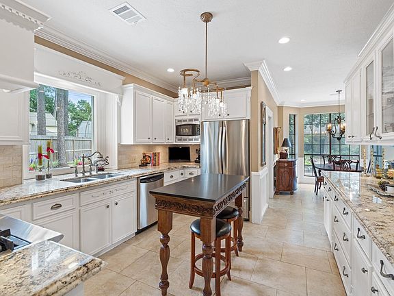 3rd image of 5207 Fountainbridge Ln