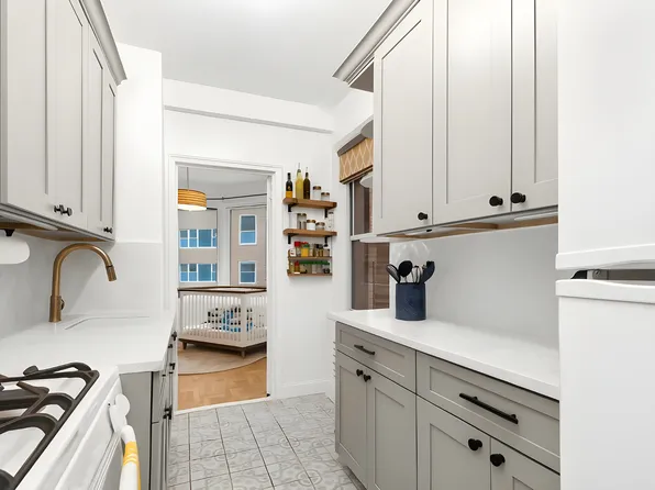 215 East 79th Street image 10 of 15