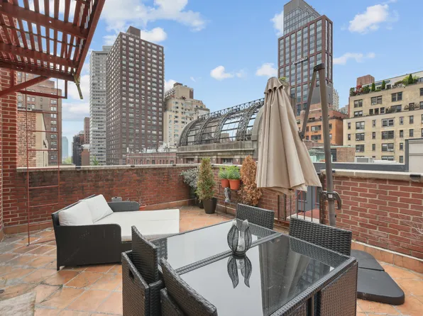 335 East 54th Street image 1 of 14
