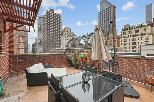 335 E 54th St #PENTHOUSE Photo 1