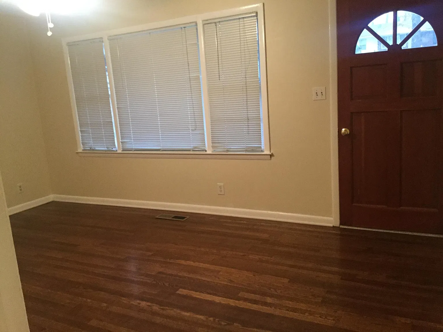 250 Dogwood Ln — Photo 4