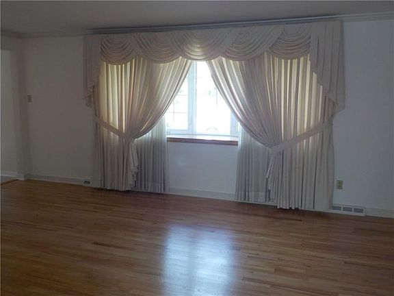2nd image of 104 Charterwood Dr