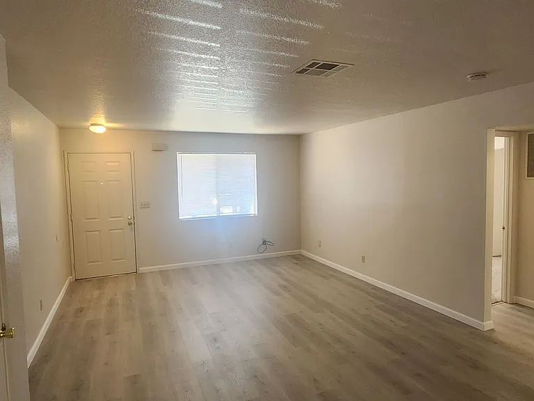 870 Browning St #114 — Photo 2